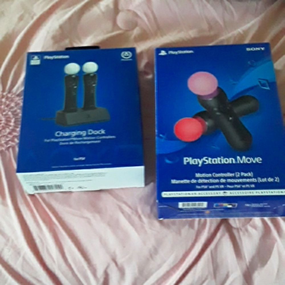 Playstation VR motion controller and charging dock